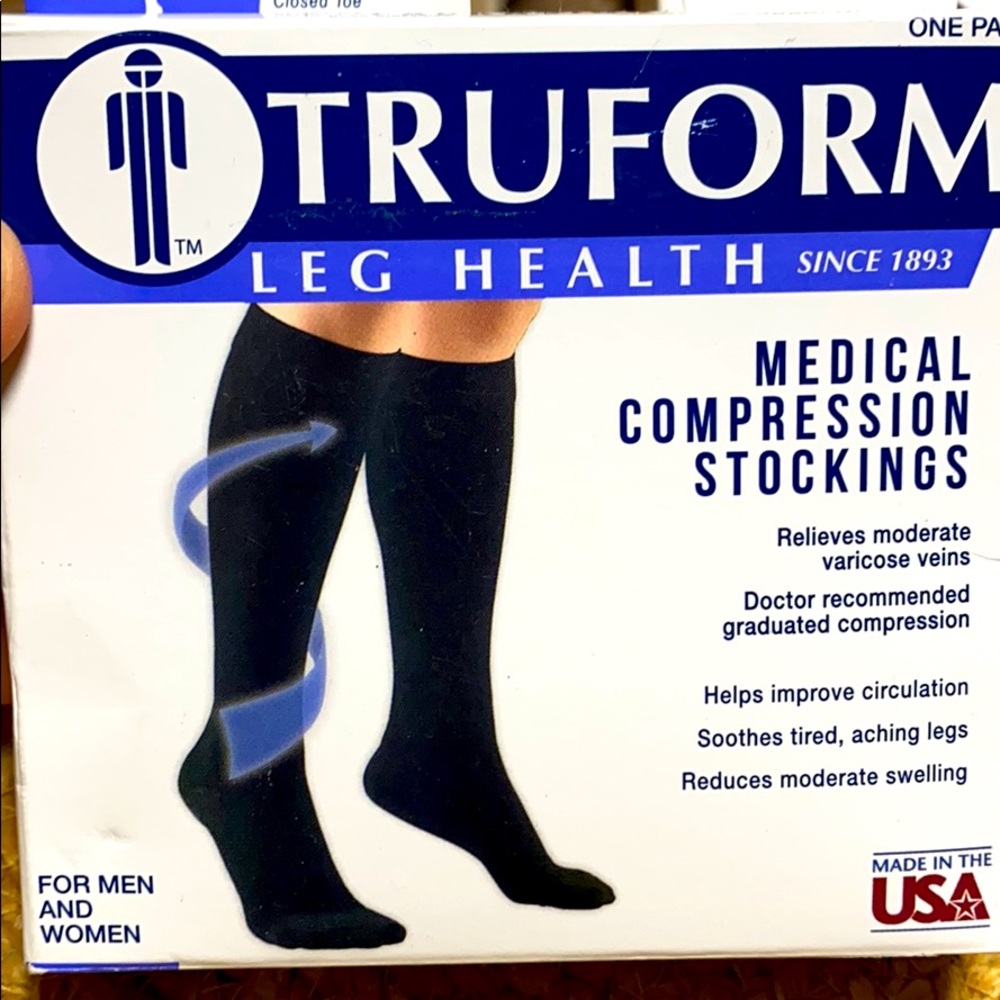 TruForm Men or Womens Compression socks Black